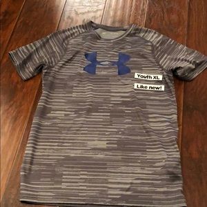 Boys XL Grey stripe Under Armour shirt